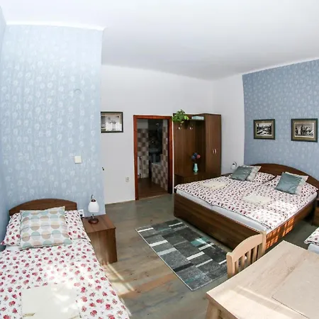 Mini Hotel Abraka & Apartments 4* Český Krumlov