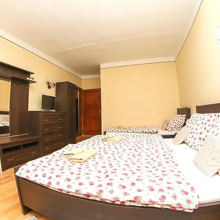 Apartmanhotel Mini Abraka & 4*